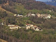 15 Vista verso le contrade di Ripa in alto e Castegone in basso